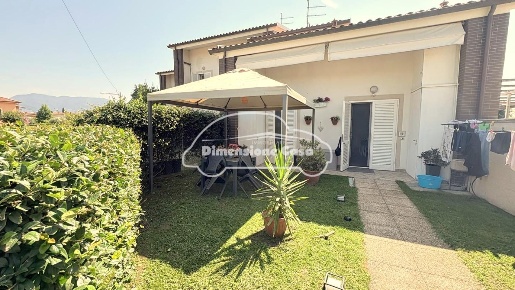 Foto Villa a schiera a Lucca Santissima Annunziata di 80 m² con 4 locali
