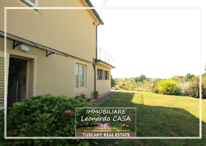 Foto Villa unifamiliare a Lamporecchio Centro di 270 m² con 8 locali