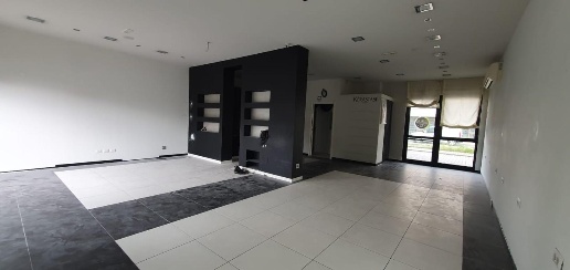 Foto Locale commerciale a Capannori Centro di 100 m² con 1 locali