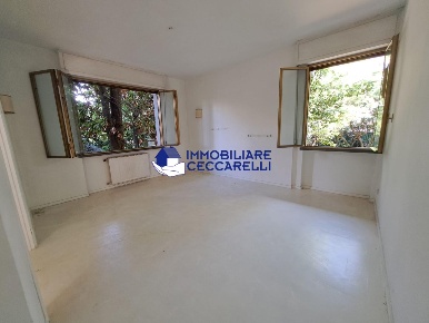 Foto Appartamento a Massa Marina di Massa Centro di 100 m² con 4 locali