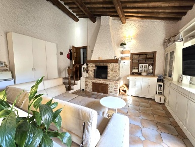 Foto Appartamento a Colle di Val d'Elsa Colle Bassa, Via Gramsci di 110 m²