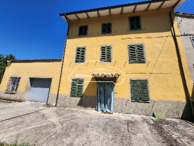 Foto Casa indipendente a Capannori Verciano - Guamo di 340 m² con 11 locali