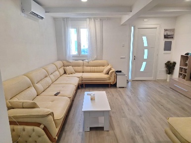 Foto Casa indipendente a Porcari Centro di 115 m² con 7 locali in vendita