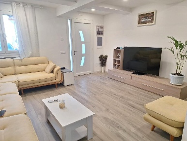 Foto Casa indipendente a Porcari Centro di 115 m² con 7 locali in vendita