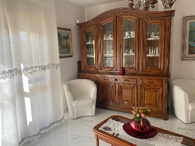 Foto Appartamento a Carrara Centro di 90 m² con 4 locali in affitto