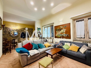 Foto Casa indipendente a Viareggio Torre del Lago di 250 m² con 8 locali