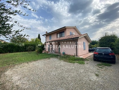 Foto Villa unifamiliare a Calcinaia Chiesino Allori di 176 m² con 9 locali