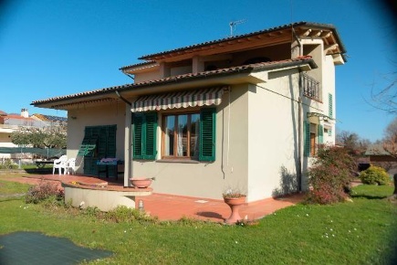 Foto Villa unifamiliare a Capannori Lammari - Lunata di 280 m² con 8 locali