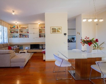 Foto Villa bifamiliare a Cascina Latignano di 180 m² con 6 locali