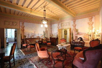 Foto Villa unifamiliare a Buti Centro di 600 m² con 10 locali in vendita