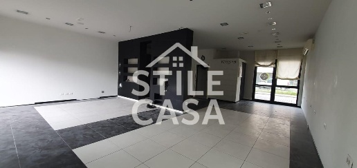 Foto Locale commerciale a Capannori Centro di 100 m² con 1 locali