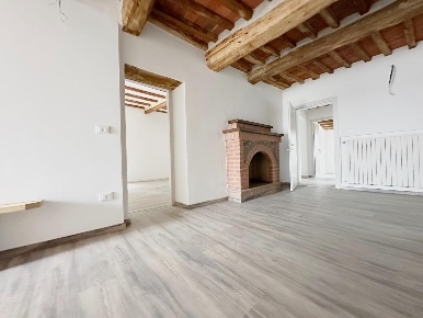Foto Appartamento a Massa e Cozzile di 130 m² con 5 locali in vendita