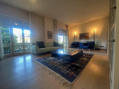 Foto Villa unifamiliare a Camaiore Lido di Camaiore di 200 m² con 12 locali