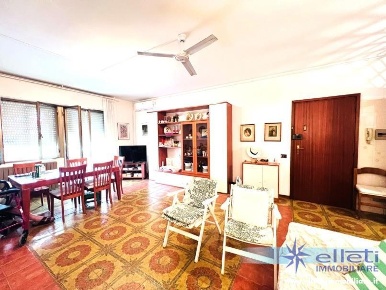 Foto Appartamento a Massa Marina di Massa Centro di 70 m² con 4 locali