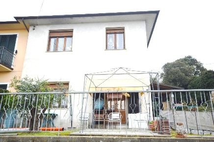 Foto Villa a schiera a Lucca Santa Maria a Colle - Ponte San Pietro