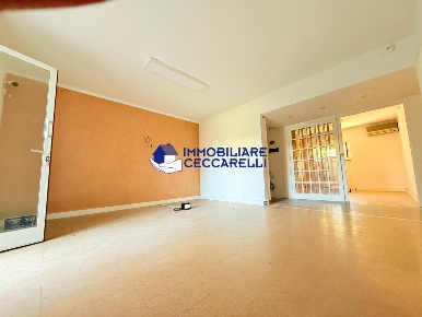 Foto Appartamento a Massa Marina di Massa Centro di 65 m² con 3 locali