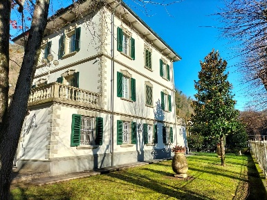 Foto Casa indipendente a Lucca Piazza Napoleone - San Michele di 750 m²