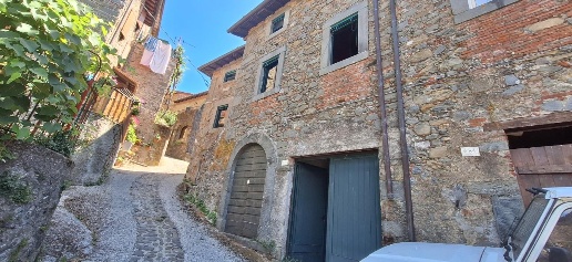 Foto Casa indipendente a Pescaglia Piegaio Alto di 100 m² con 5 locali