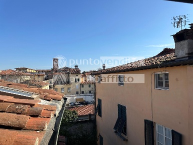 Foto Appartamento a Lucca Piazza Napoleone - San Michele di 60 m²