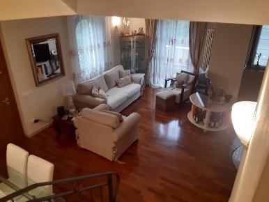 Foto Appartamento a Massa Marina di Massa Centro di 124 m² con 8 locali