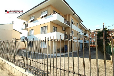 Foto Magazzino a Lucca Sant'Anna di 43 m² con 2 locali in vendita