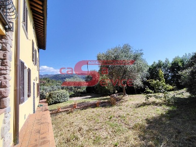 Foto Villa unifamiliare a Montecatini-Terme di 215 m² con 6 locali