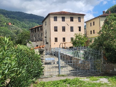Foto Casa indipendente a Borgo a Mozzano Chifenti di 774 m² con 28 locali