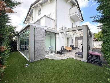 Foto Appartamento a Montignoso Marina Verde, Renella di 75 m² con 3 locali
