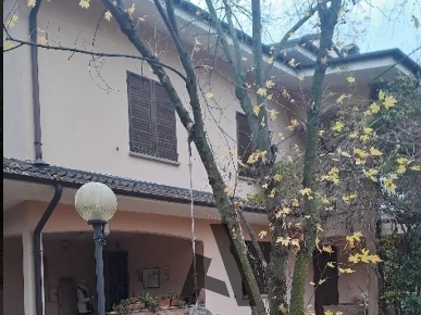 Foto Appartamento a Castelvetro di Modena Centro di 197 m² con 5 locali