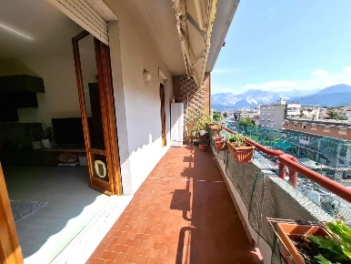 Foto Appartamento a Carrara Marina di Carrara di 110 m² con 4 locali