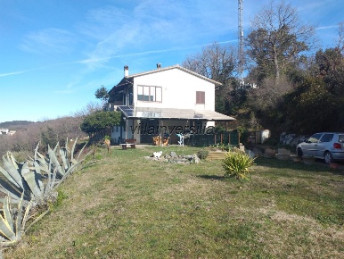 Foto Rustico a Roccastrada di 500 m² con 14 locali in vendita
