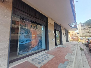 Foto Laboratorio a Massafra Centro di 129 m² con 3 locali in vendita