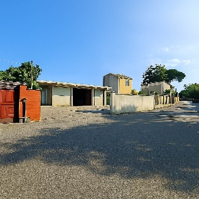 Foto Capannone industriale a Giarre Centro di 680 m² con 1 locali