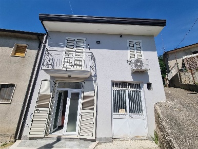 Foto Appartamento a Santa Paolina Centro di 75 m² con 3 locali in affitto