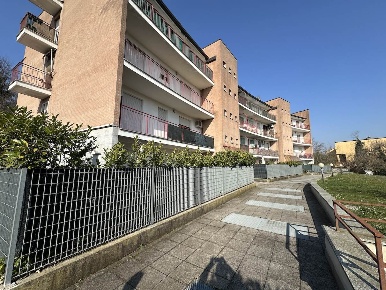 Foto Appartamento in Via Segantini 6, Limbiate Centro di 90 m² con 3 locali