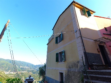 Foto Casa indipendente a Levanto di 129 m² con 6 locali in vendita