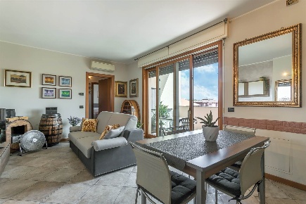 Foto Appartamento in Via Manzoni 29, Cornate d'Adda Centro di 85 m²