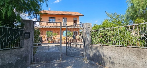 Foto Appartamento in Via Tirreno 26, Mascalucia Centro di 182 m² in vendita