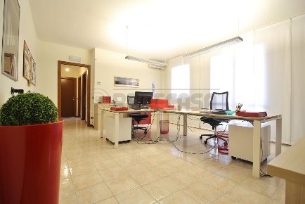 Foto Ufficio in Via Pesa 19, Montebello Vicentino Centro di 106 m²