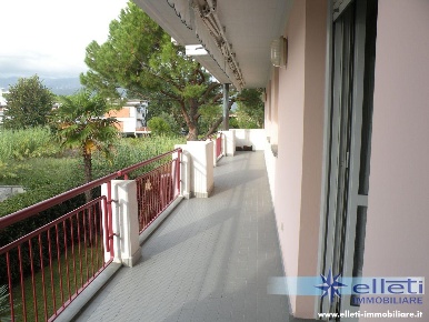 Foto Appartamento a Massa Marina di Massa Centro di 96 m² con 4 locali