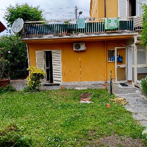 Foto Appartamento a Ameglia Bocca Di Magra di 60 m² con 3 locali in vendita
