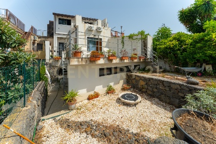 Foto Villa singola in Via Ariazzi 13, Acireale di 207 m² con 6 locali