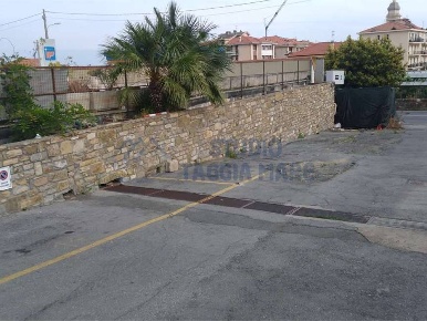 Foto Posti auto in Strada Statale 1 27, Riva Ligure di 12 m² con 1 locali