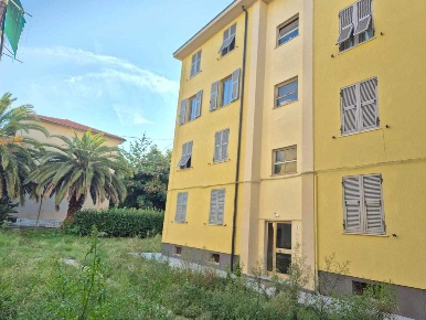 Foto Appartamento in Via Fontevivo 9, La Spezia di 75 m² con 4 locali