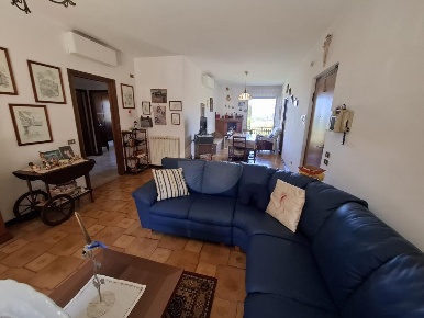 Foto Appartamento in Viale i maggio, Todi di 100 m² con 4 locali in vendita