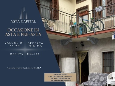 Foto Appartamento in Via  C. Petiti, Caluso Centro di 85 m² con 5 locali