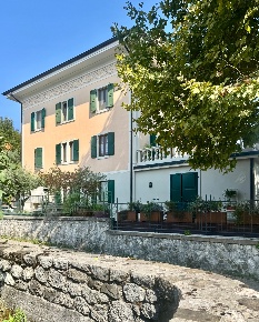 Foto Appartamento in via Bernadia 3, Tarcento Centro di 113 m² con 4 locali
