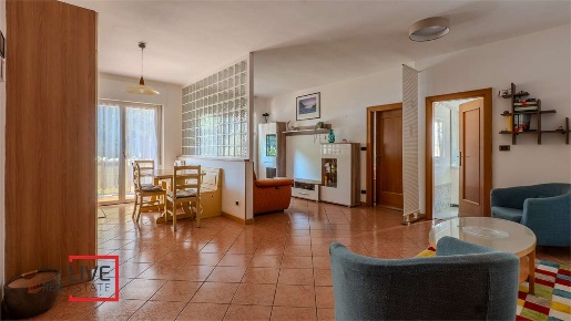 Foto Appartamento in Via Mainardo, Merano Centro di 102 m² con 3 locali