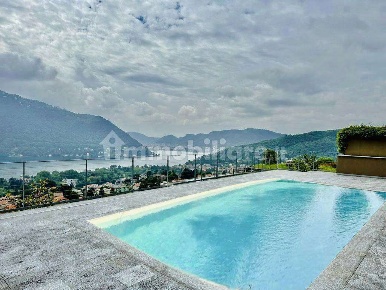 Foto Villa unifamiliare in Via Vittorio Veneto 64, Cernobbio di 380 m²