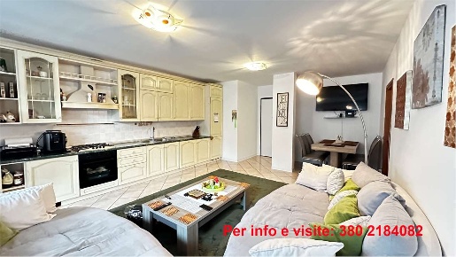 Foto Appartamento in VIA LARGAIOLI 150, Ala Centro di 130 m² con 5 locali